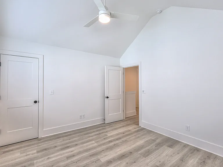 1589 Residences — Photo 27