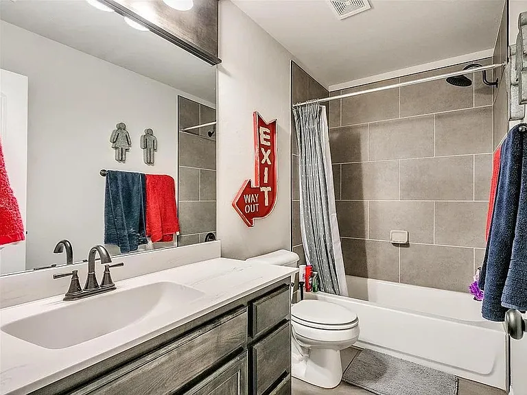 525 Talon Dr — Photo 17