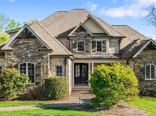 8863 Cravenwood Dr, Oak Ridge, NC 27310