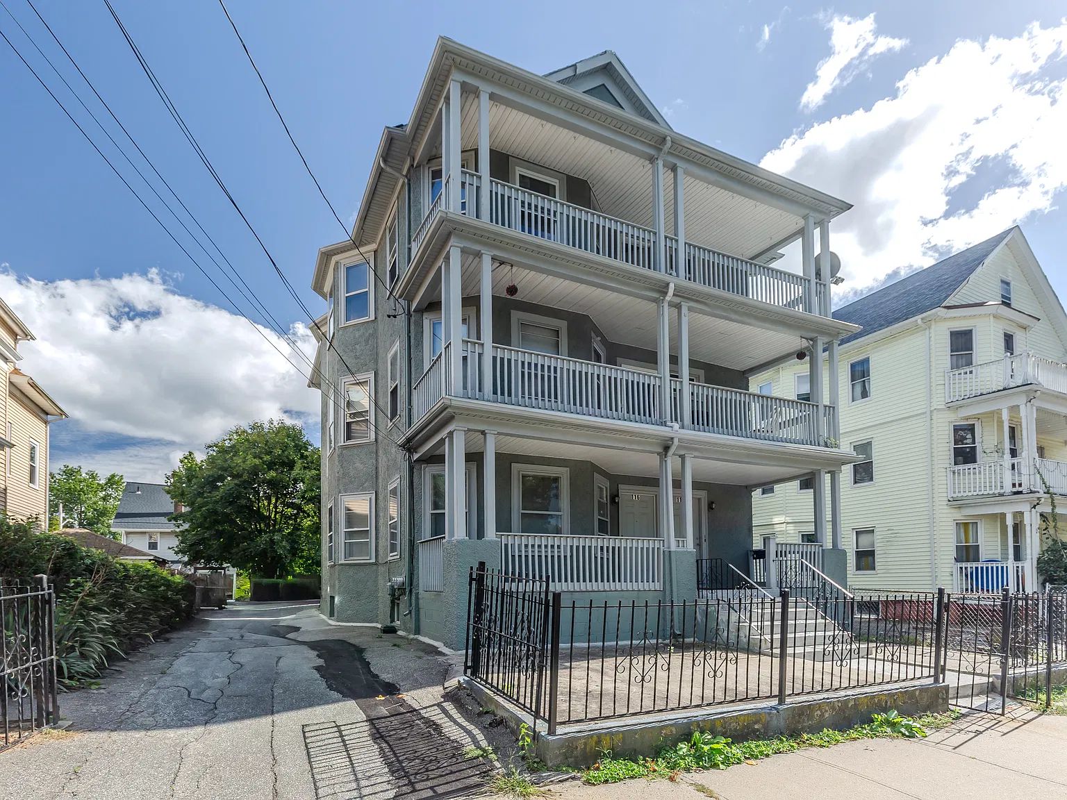 3 bed, 1208 sqft, $2,390 — Photo 1