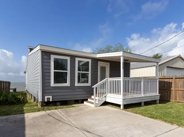 2830 Bay Oaks Harbor Dr, Baytown, TX 77523