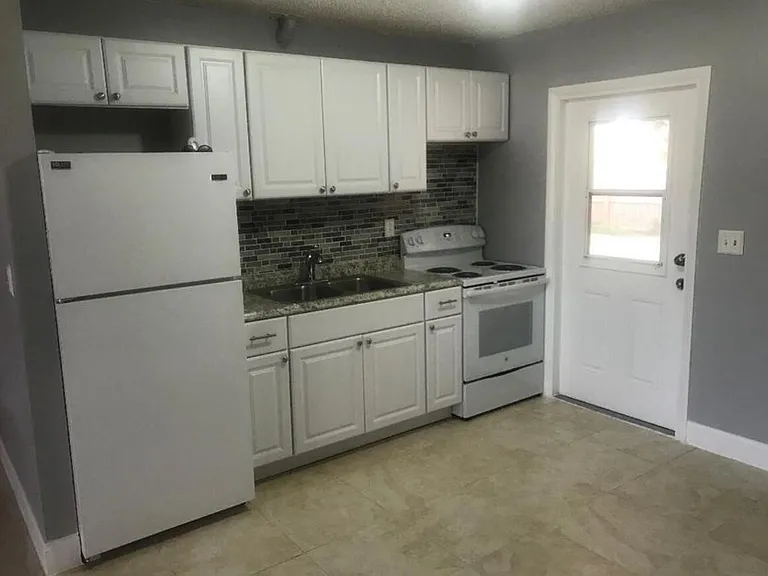 3556 William St — Photo 2