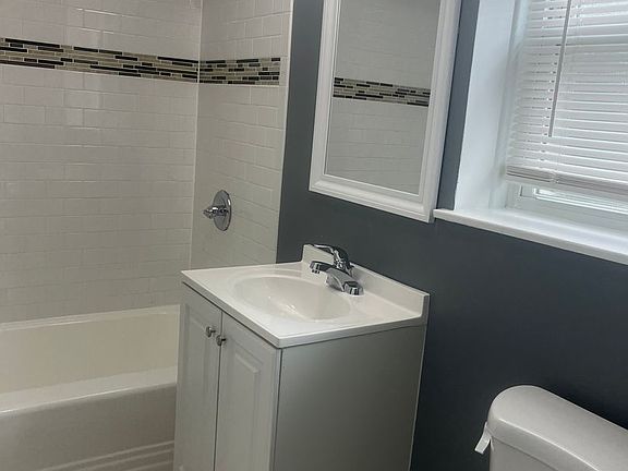 5th image of 1710-16 Touhy Ave #1716-1A