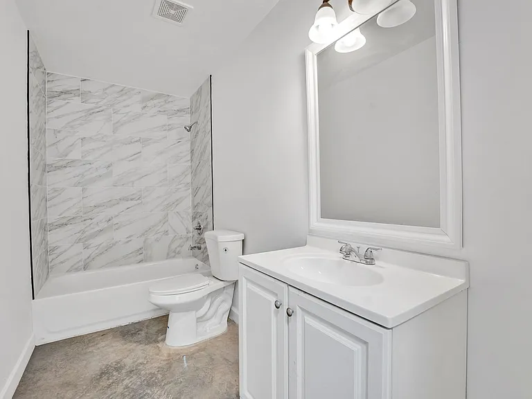 927 Seattle St — Photo 11