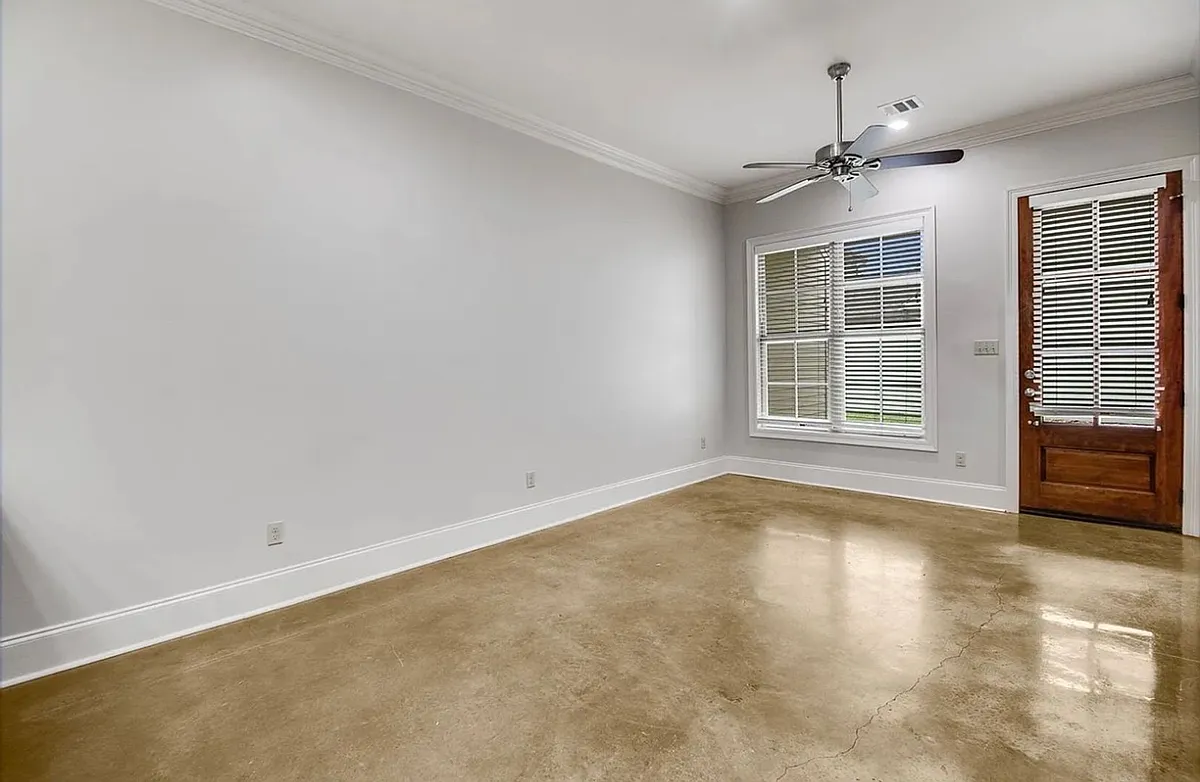 Building Photo - 130 Brightwood Dr
