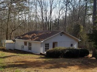1102 Pinelake Dr, Townville, SC 29689