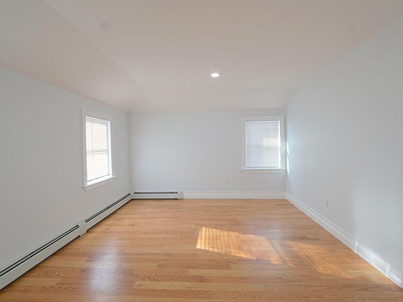 4th image of 12216 Long St #2