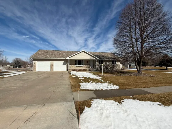 25 Elm Dr, Kearney, NE 68845