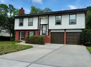 435 Old Course Dr, Friendswood, TX 77546