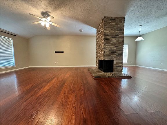 3rd image of 11 Cottage Grove Pl