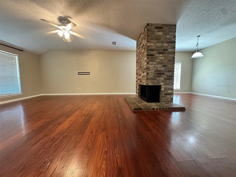 11 Cottage Grove Pl — Photo 3