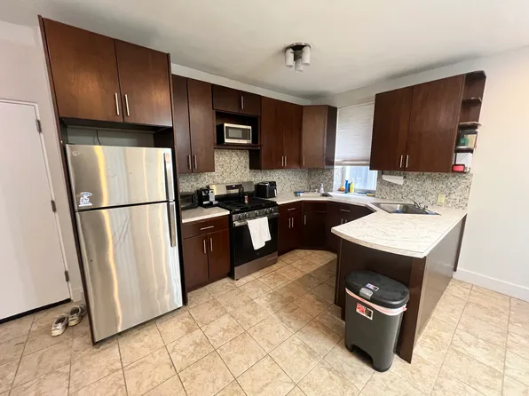 520 Crown Street image 1 of 11