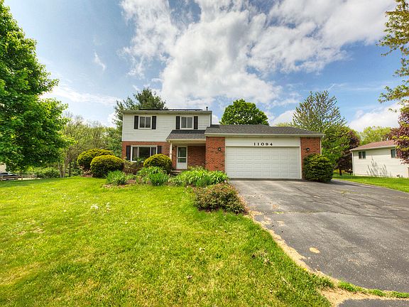 3rd image of 11094 Shadow Woods Ln