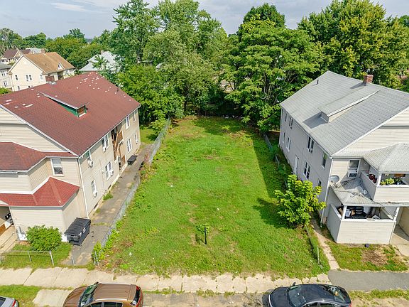 2nd image of 122-124 Kensington Ave