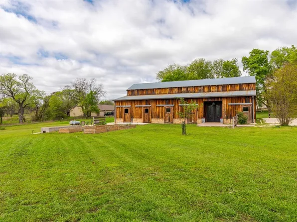 302 S Market St, Saint Jo, TX 76265