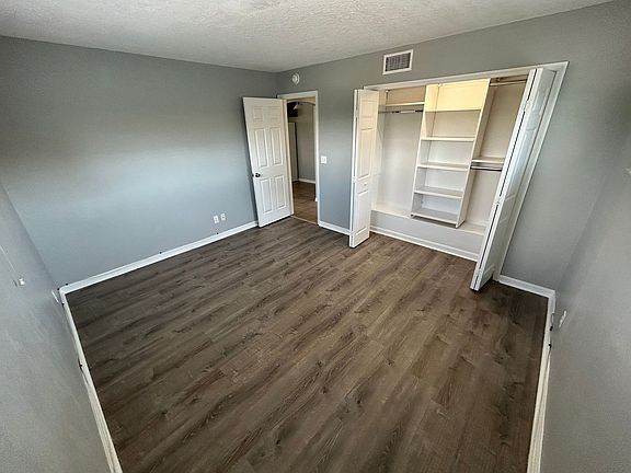 4th image of 2054 Arlington St APT 201