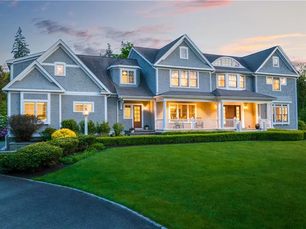 2 Holly Ln, Barrington, RI 02806