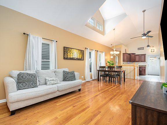 3rd image of 3139 Cuyler Ave