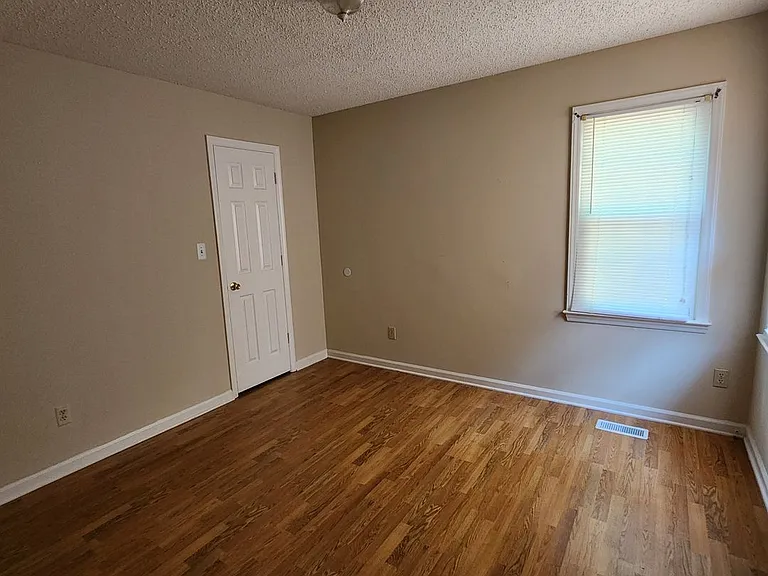 126 W Holding Ave — Photo 10