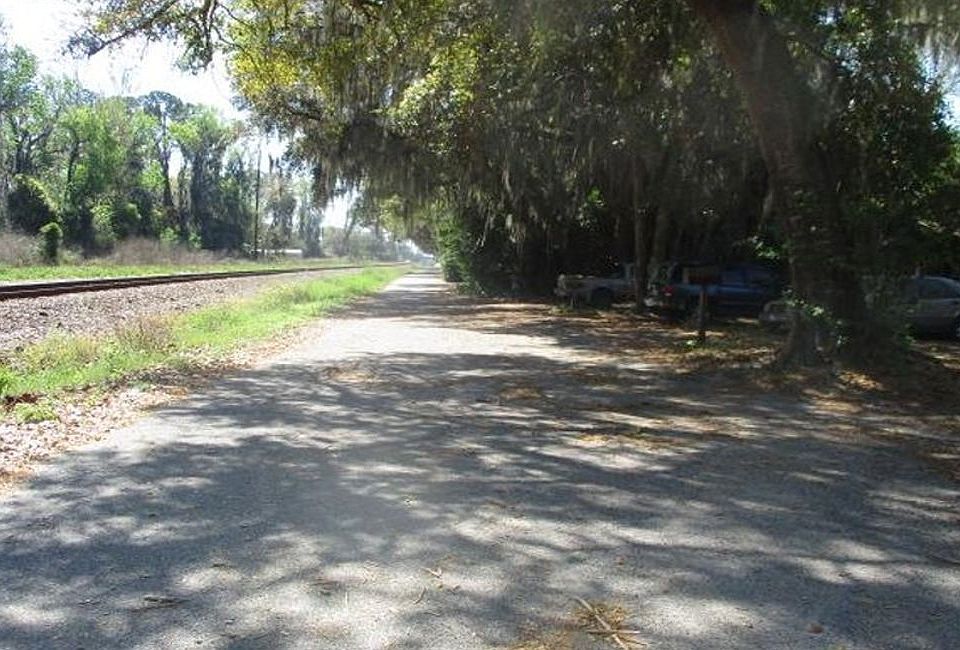 Exterior Neighborhood (street photo)