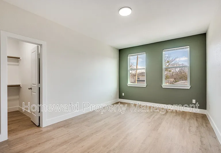 837 Stamps Ave — Photo 8