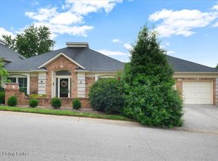1104 Wellington Pl, Windy Hills, KY 40207