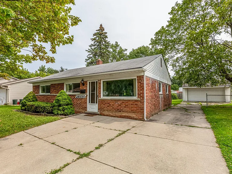 28550 Pierce St — Photo 15