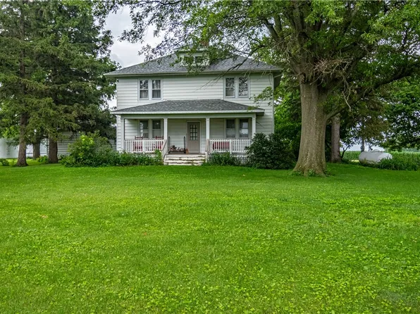 7522 N Wyckles Rd, Warrensburg, IL 62573