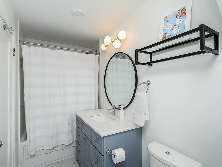 220 Cowley Ave — Photo 28