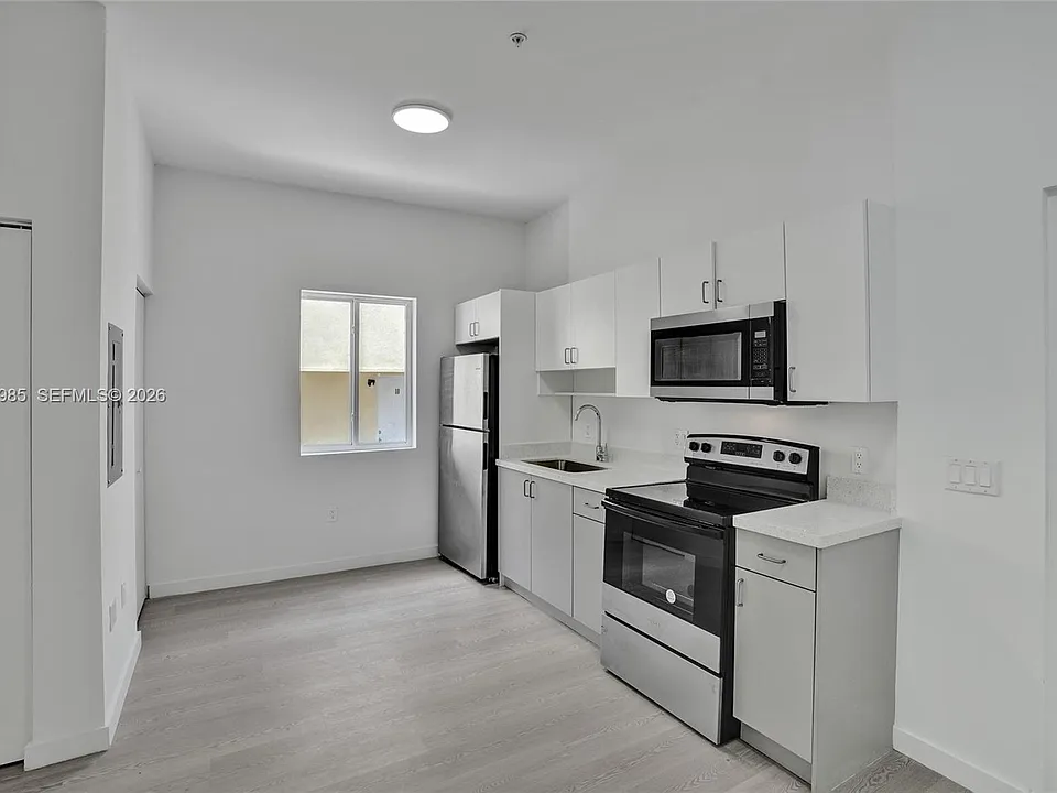 1567 NW 1st St #14