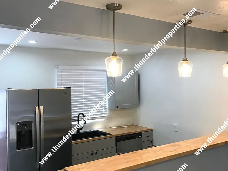 1225 San Mateo Blvd SE — Photo 4