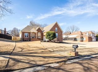 939 Fallen Oaks Dr, Collierville, TN 38017