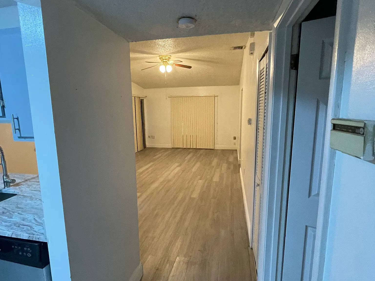 3 bed, 917 sqft, $1,800 — Photo 2