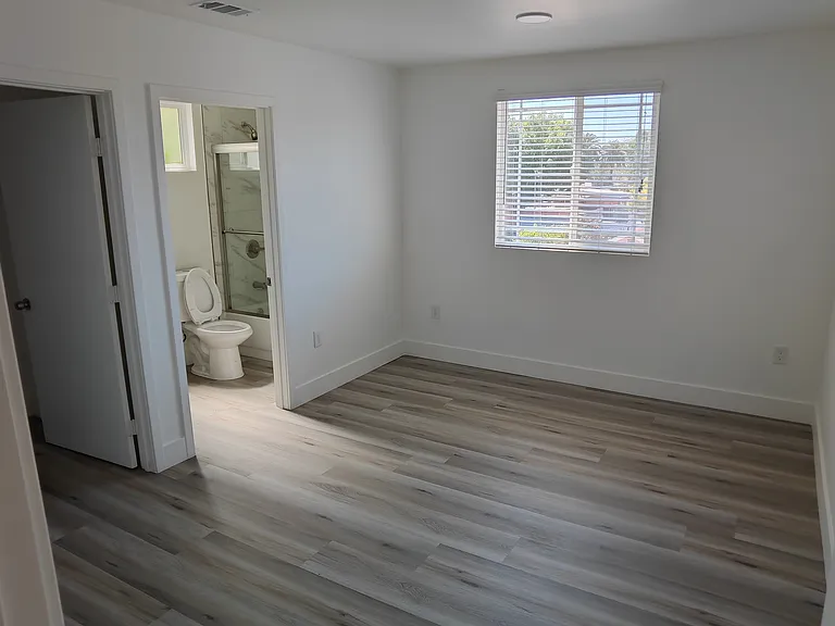 3721 S San Pedro St #3723-1/2 — Photo 9