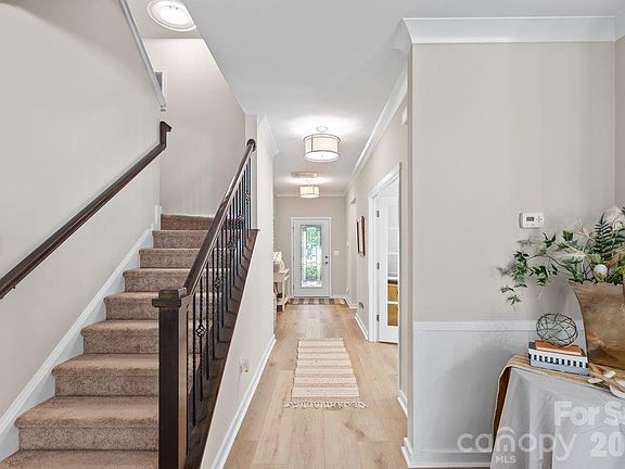 4th image of 7007 Shaw Ct
