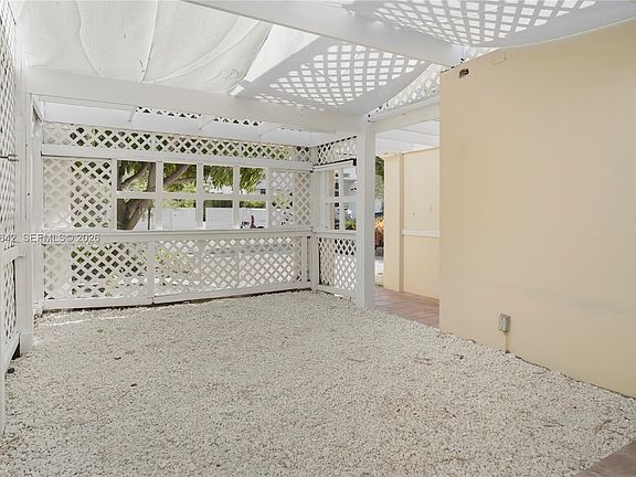 3rd image of 1845 Daytonia Rd