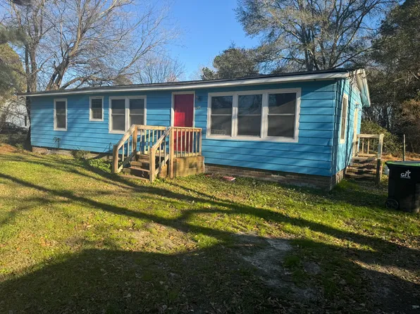 203 SE Railroad St, Whitakers, NC 27891