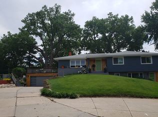 9005 S Cir, Omaha, NE 68127