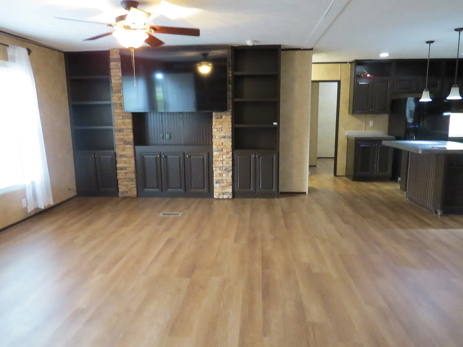 3 bed, 1248 sqft, $1,900 — Photo 3