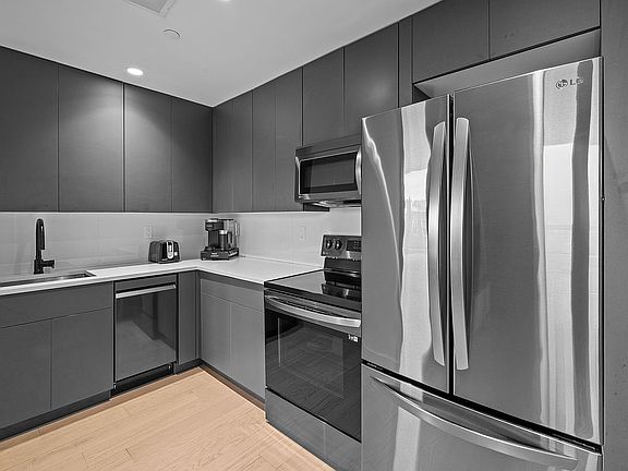 5th image of 458 E 25th St #305