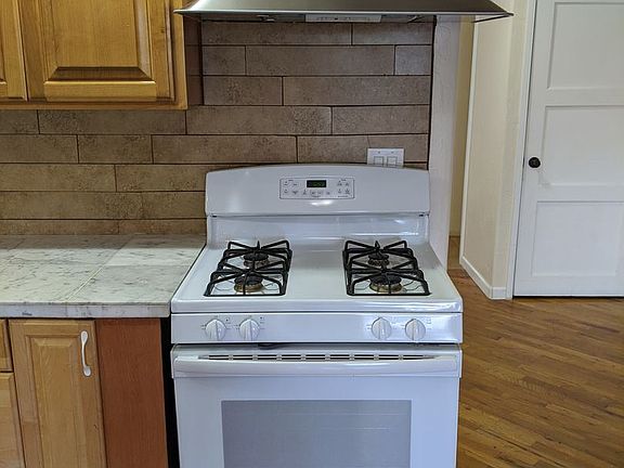 4th image of 1104 E Waverly St #8156697