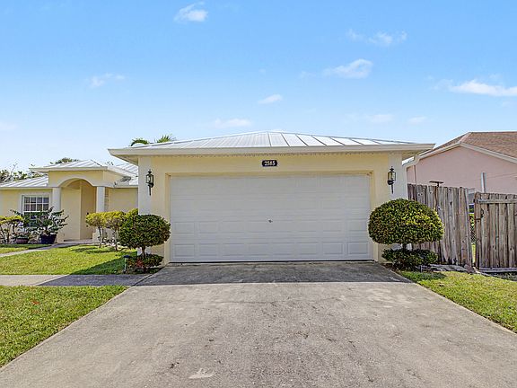 2nd image of 2585 SE LAKEWOOD Street