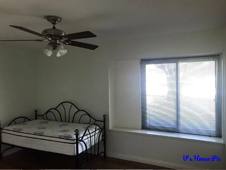 928 Jefferson St — Photo 3