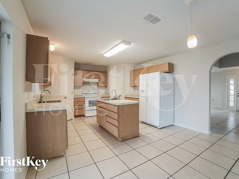 12742 Lake Vista Dr — Photo 6