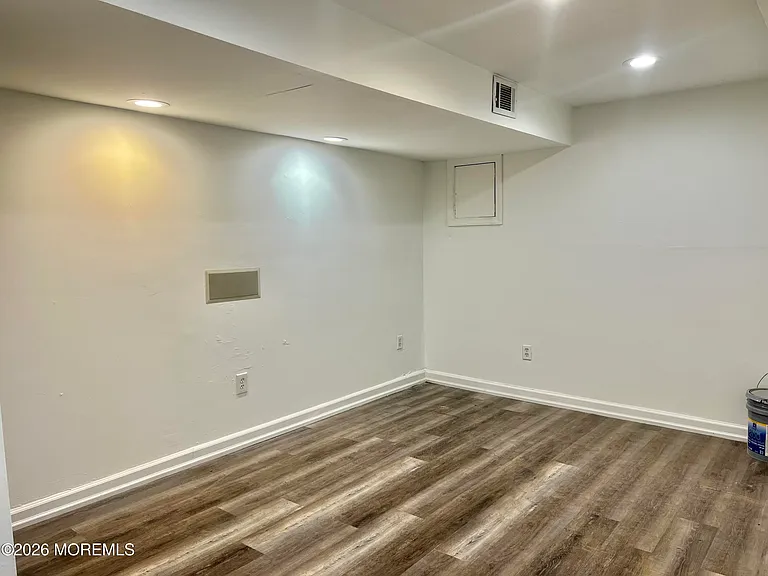 12 White Dr — Photo 17