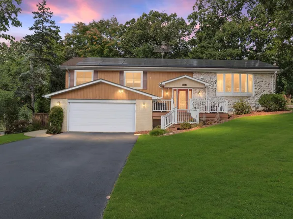 512 N Forest Dr, Addison, IL 60101