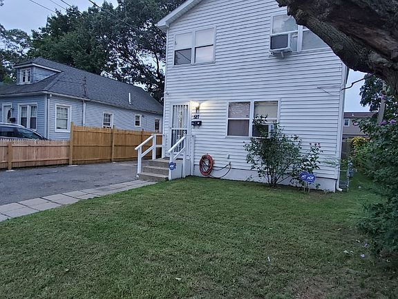 2nd image of 527 Jefferson Ave