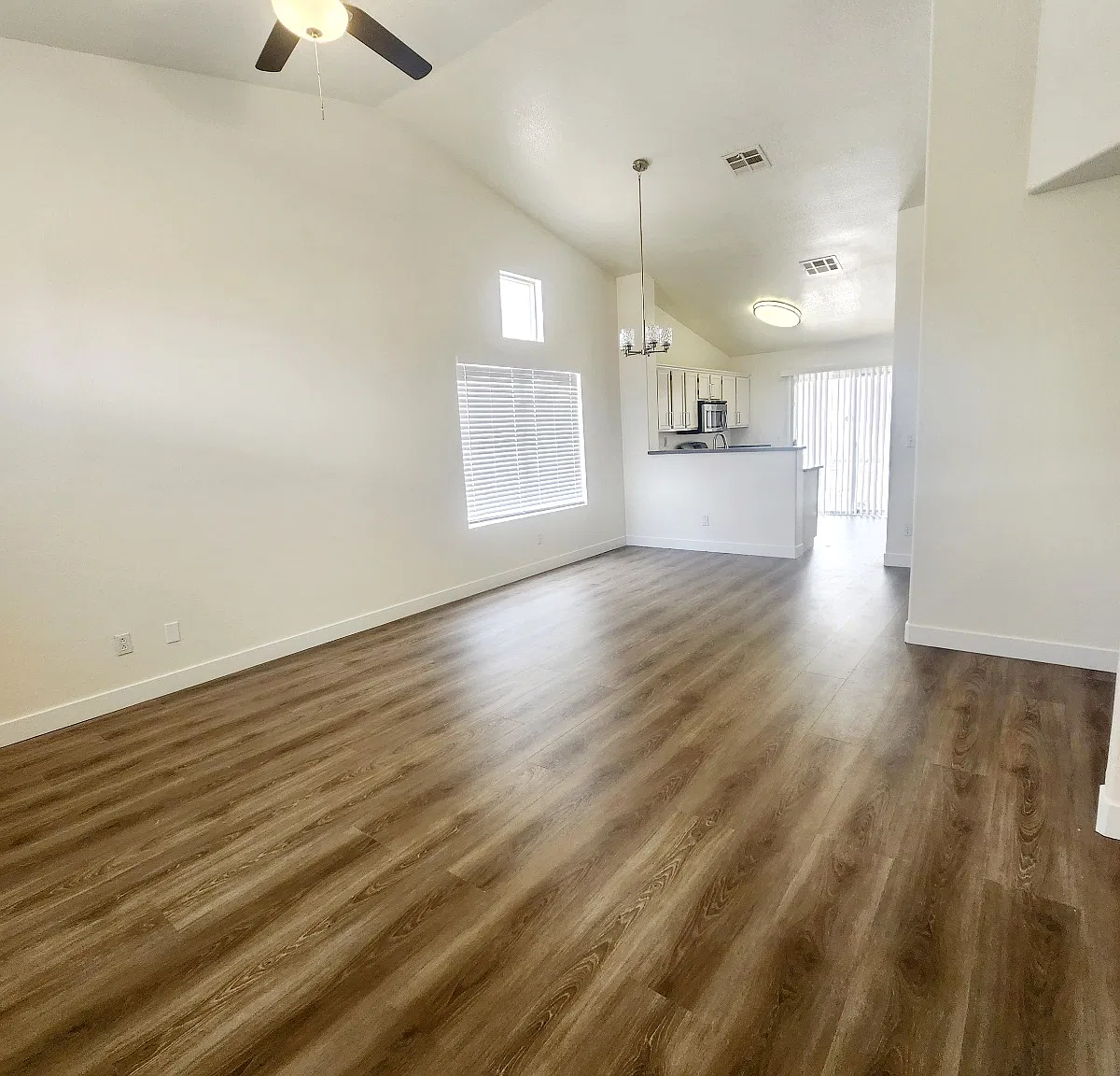 3 bed, 1200 sqft, $2,000 — Photo 2