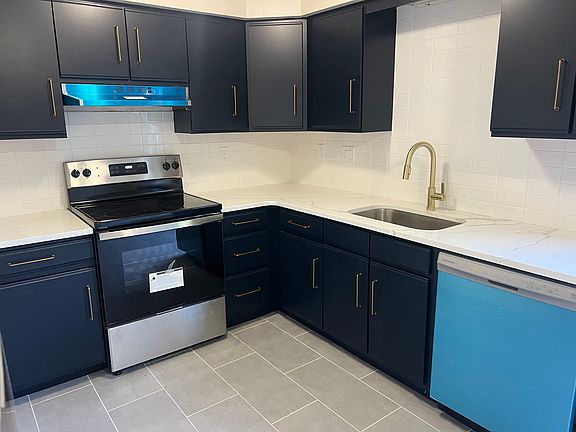 2nd image of 44 Cambridge Townhouse Dr Townhouse Dr Unit 44