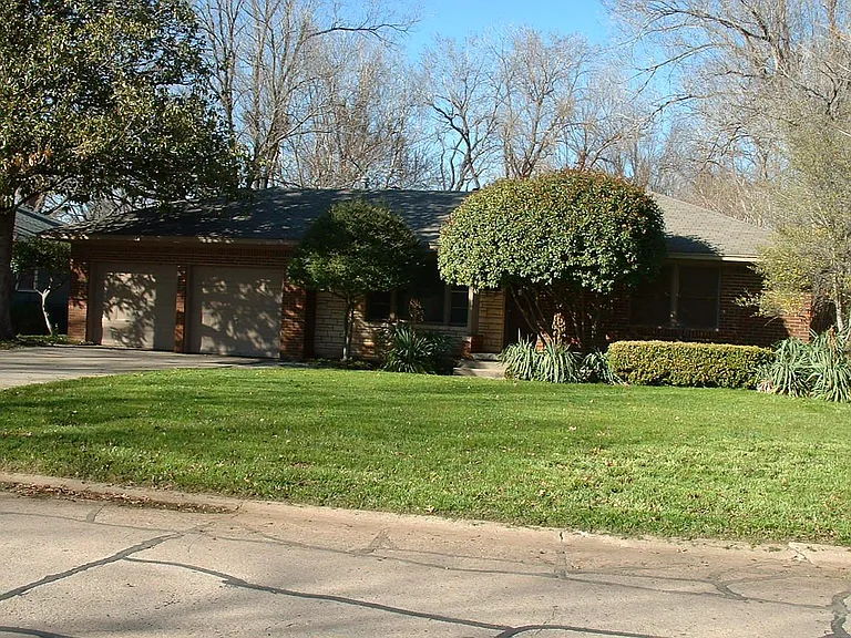 1209 Windsor Way — Photo 13